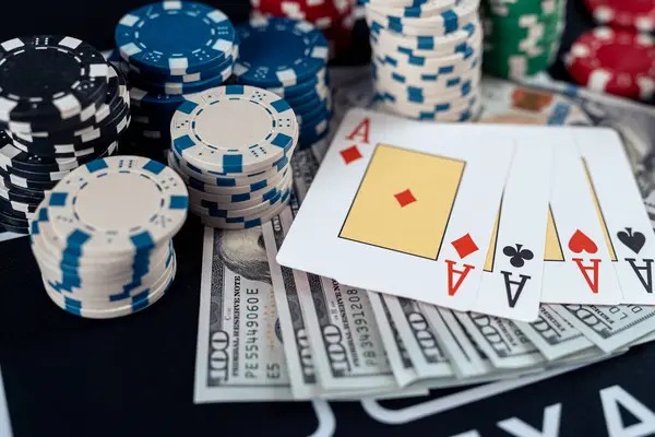 Lightning Baccarat dealer studio on mixtogel showing live card table with multiplier display